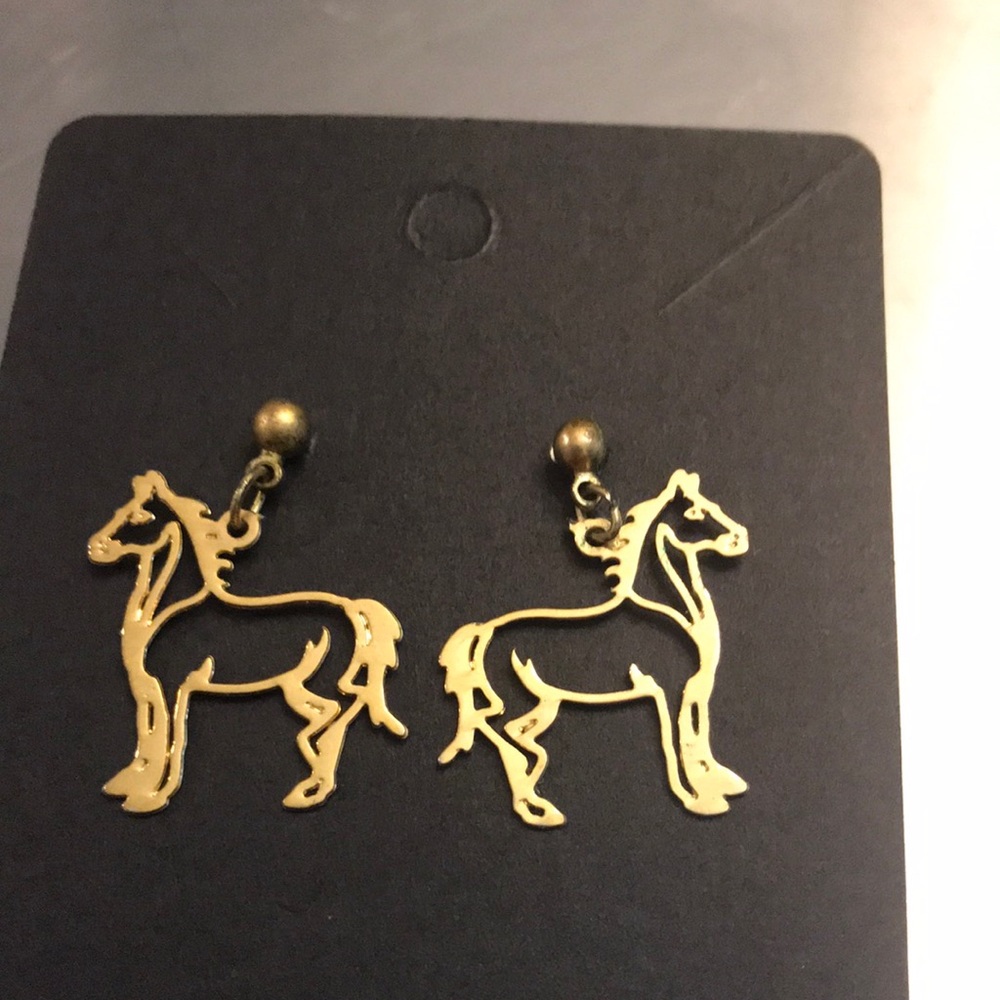 5/$15 Horse earrings dangle gold tone - Picture 1 of 5
